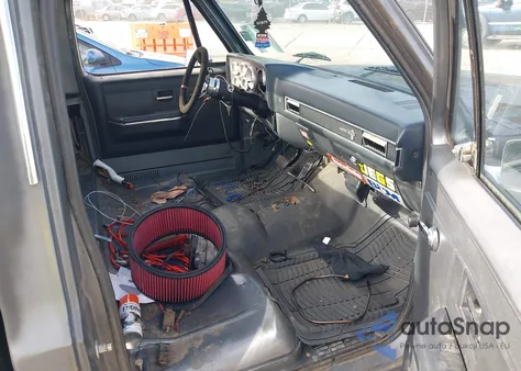 1987 Chevrolet R10 из США, поврежденный, VIN 1GCDR14Z9HF367185
